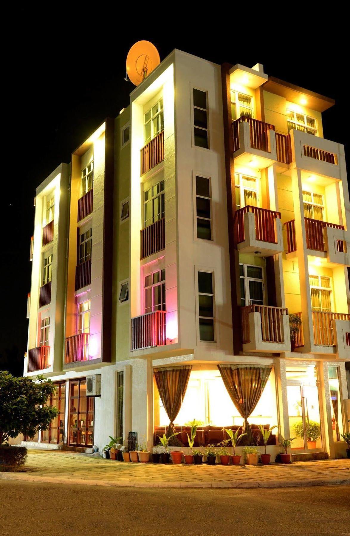 Express Inn At Hulhumale Exterior photo